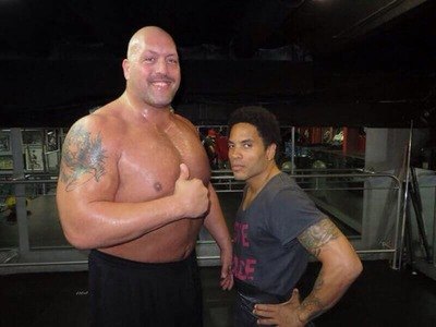 /glamour/the-worlds-largest-athletes-will-make-you-feel-tiny-as-ever/img/biggest02_MobileImageSizeReigNN.jpg